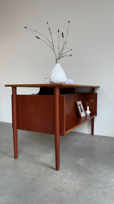 
                  
                    Vintage bureau zwevend blad - LOUI.STORE
                  
                