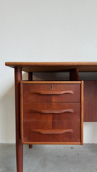 
                  
                    Vintage bureau zwevend blad - LOUI.STORE
                  
                