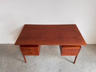 
                  
                    Vintage bureau zwevend blad teak - LOUI.STORE
                  
                