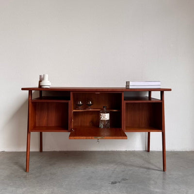 
                  
                    Vintage bureau zwevend blad teak - LOUI.STORE
                  
                