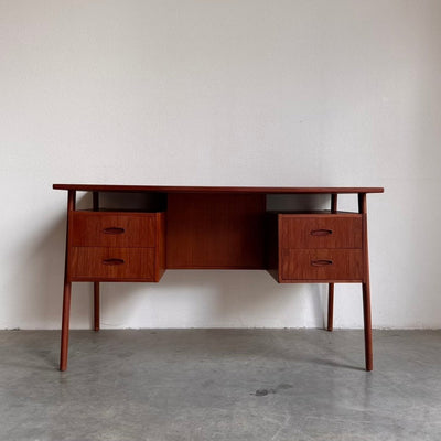 
                  
                    Vintage bureau zwevend blad teak - LOUI.STORE
                  
                