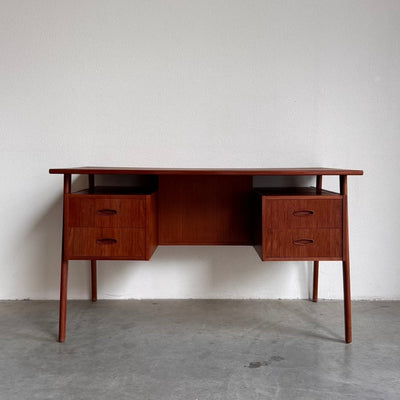 
                  
                    Vintage bureau zwevend blad teak - LOUI.STORE
                  
                