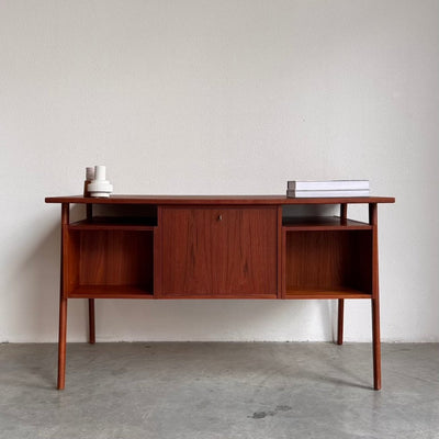 
                  
                    Vintage bureau zwevend blad teak - LOUI.STORE
                  
                