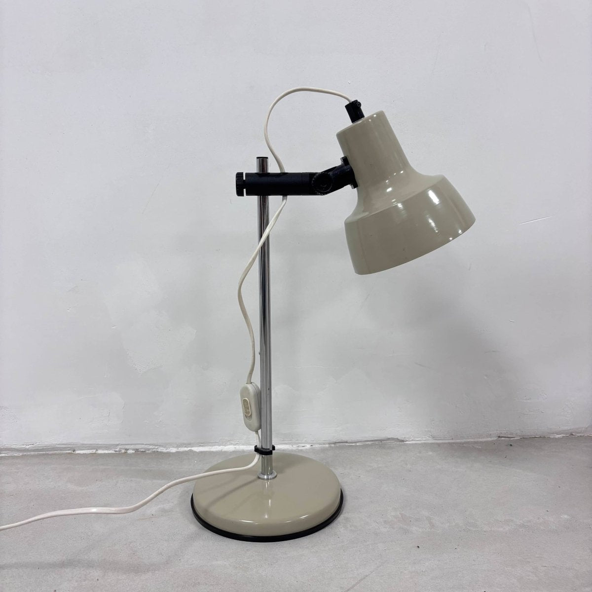 
                  
                    Vintage bureaulamp beige - LOUI.STORE
                  
                