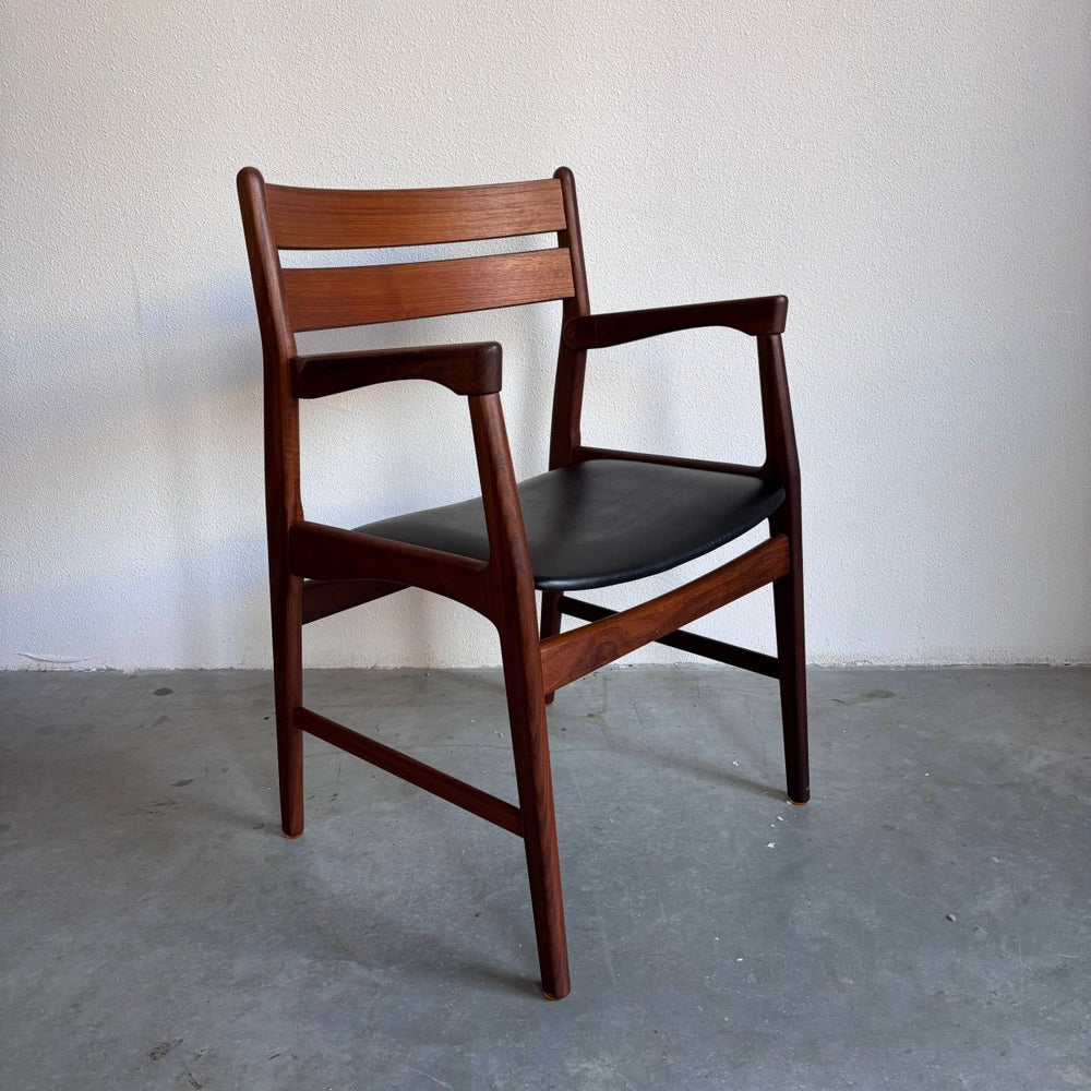 
                  
                    Vintage bureaustoel teak & skai - LOUI.STORE
                  
                