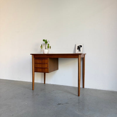 
                  
                    Vintage bureautje 3 lades teak - LOUI
                  
                