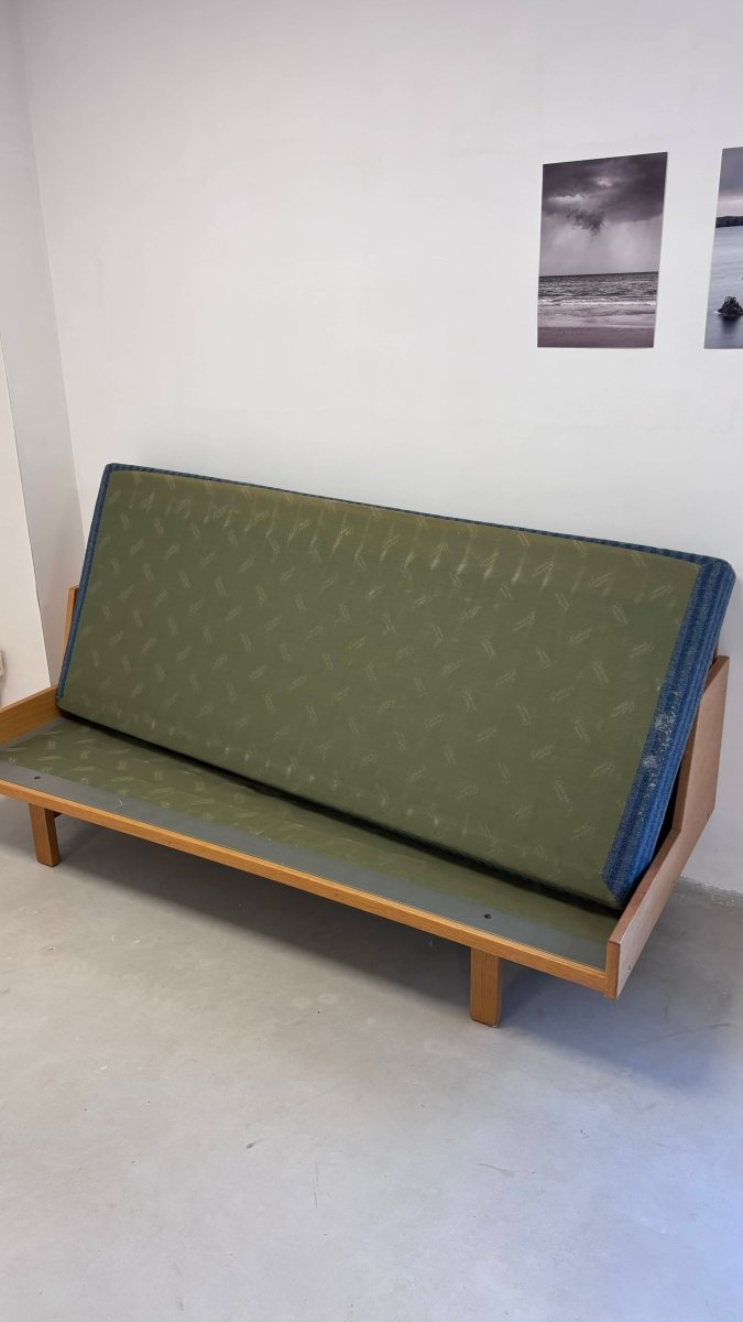 
                  
                    Vintage daybed - 3zits bank Hans J. Wegner - LOUI.STORE
                  
                