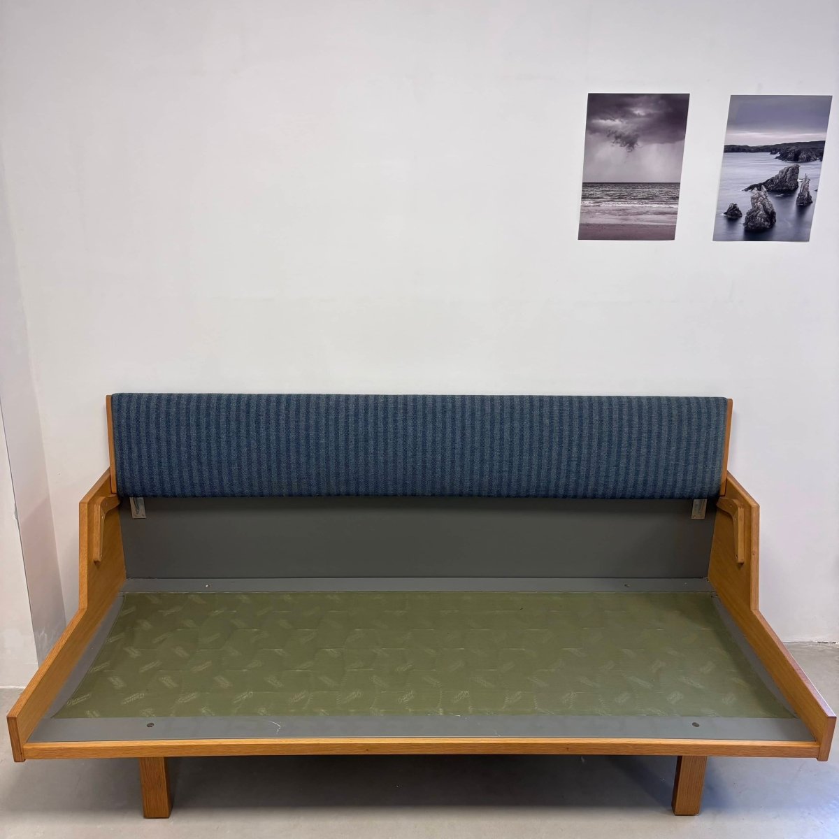 
                  
                    Vintage daybed - 3zits bank Hans J. Wegner - LOUI.STORE
                  
                