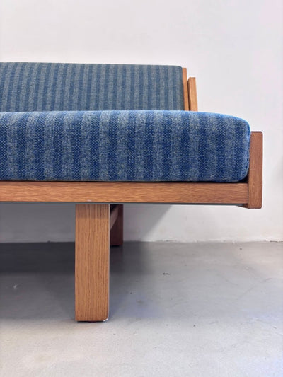 
                  
                    Vintage daybed - 3zits bank Hans J. Wegner - LOUI.STORE
                  
                