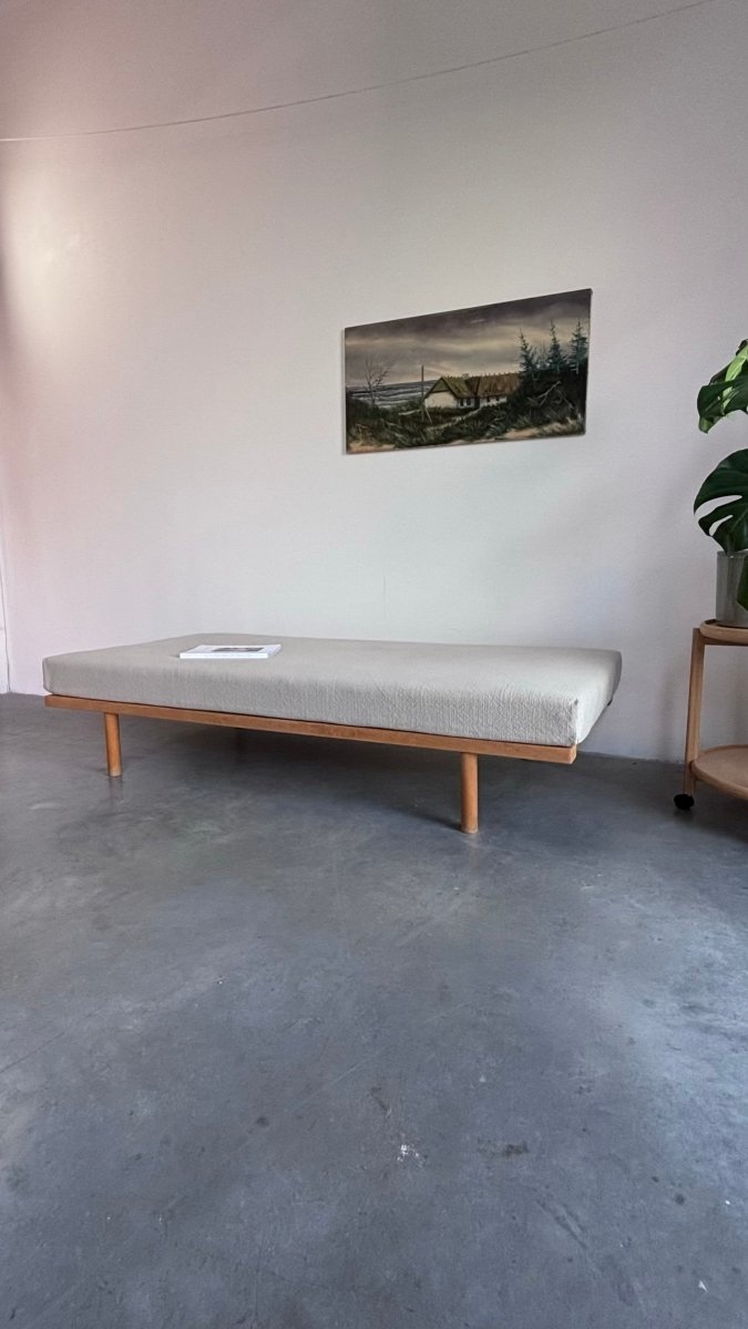
                  
                    Vintage daybed Børge Mogensen model 190 - LOUI.STORE
                  
                