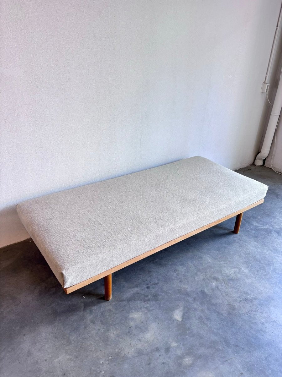 
                  
                    Vintage daybed Børge Mogensen model 190 - LOUI.STORE
                  
                