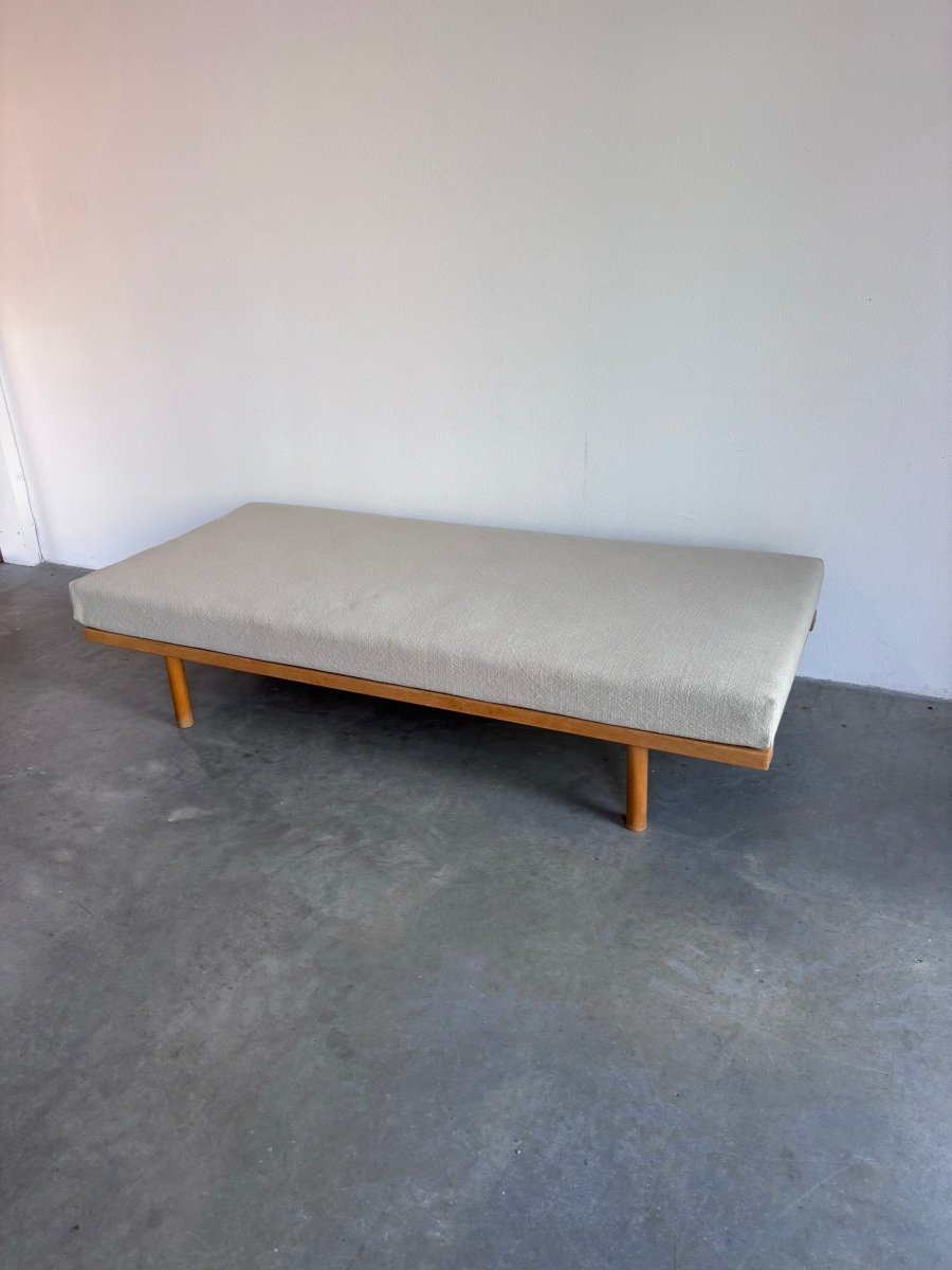 
                  
                    Vintage daybed Børge Mogensen model 190 - LOUI.STORE
                  
                