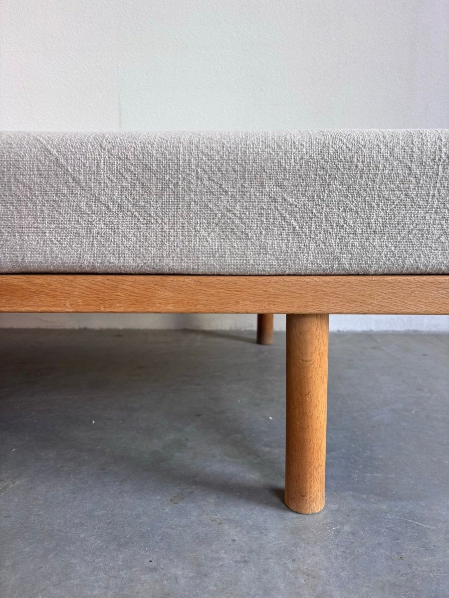 
                  
                    Vintage daybed Børge Mogensen model 190 - LOUI.STORE
                  
                