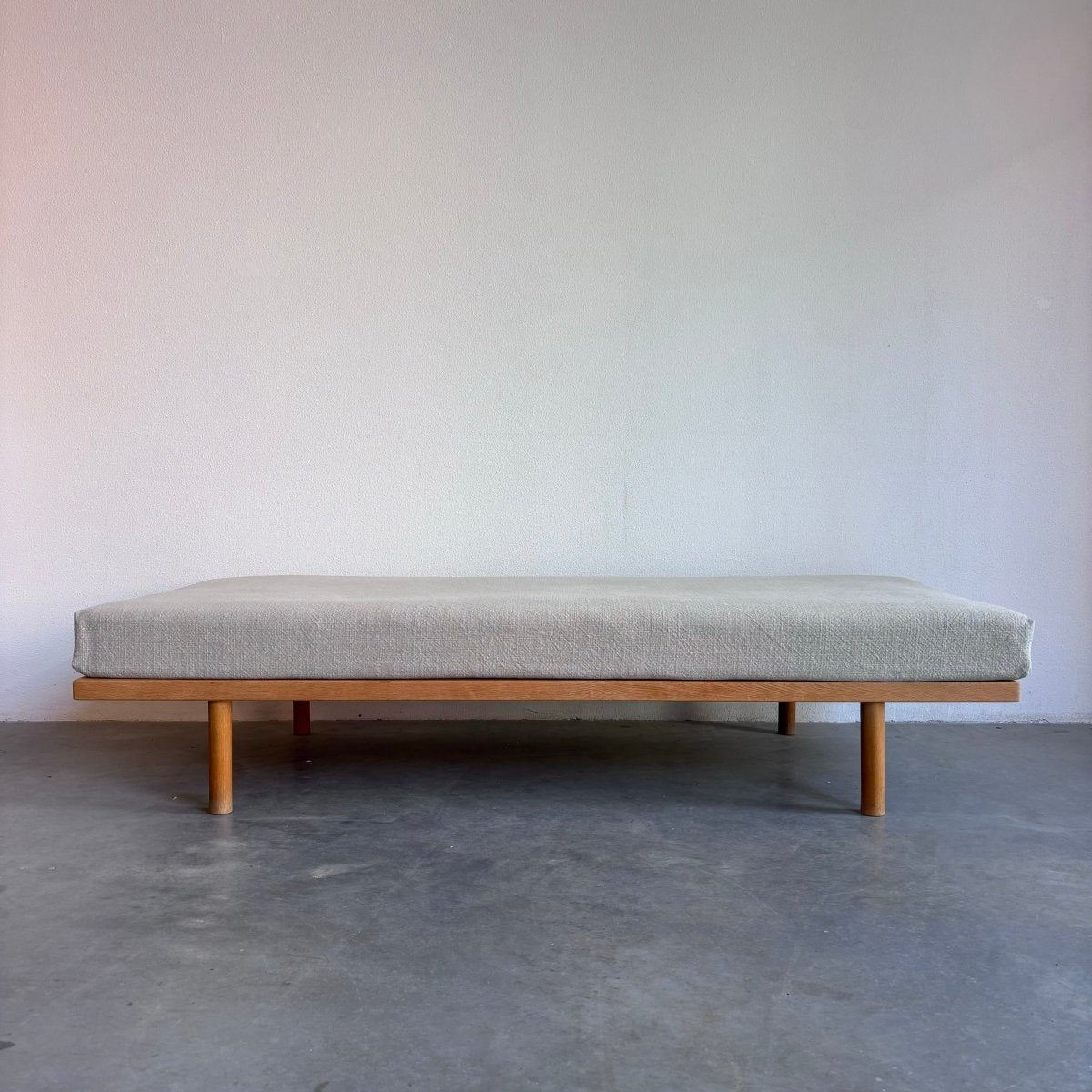 
                  
                    Vintage daybed Børge Mogensen model 190 - LOUI.STORE
                  
                