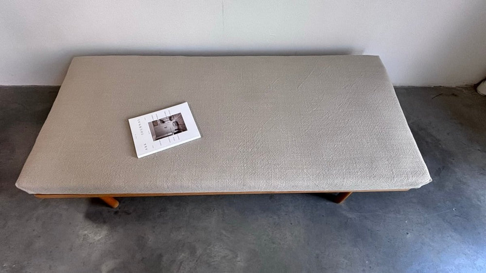 
                  
                    Vintage daybed Børge Mogensen model 190 - LOUI.STORE
                  
                