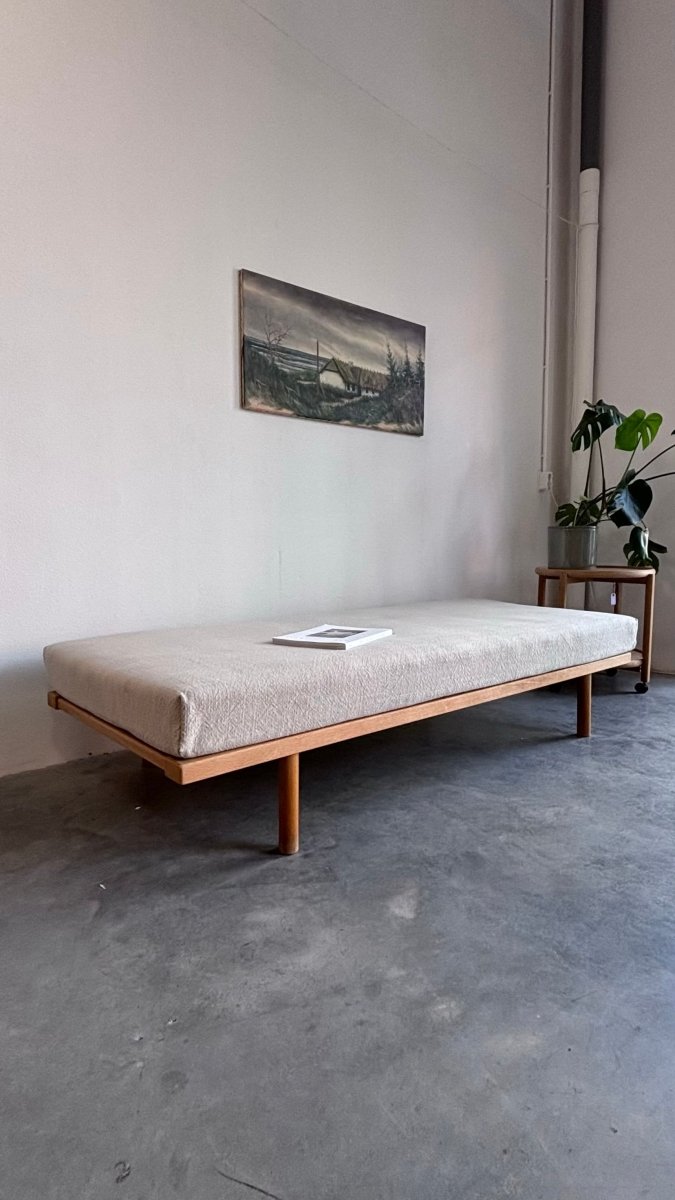 
                  
                    Vintage daybed Børge Mogensen model 190 - LOUI.STORE
                  
                