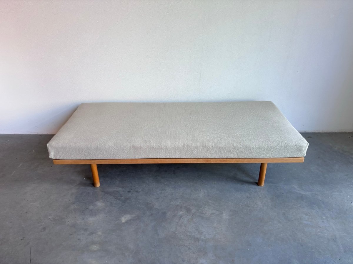 
                  
                    Vintage daybed Børge Mogensen model 190 - LOUI.STORE
                  
                
