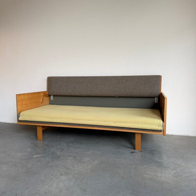 
                  
                    Vintage daybed Hans Wegner GE-258 in eiken - LOUI
                  
                