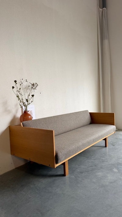 
                  
                    Vintage daybed Hans Wegner GE-258 in eiken - LOUI
                  
                