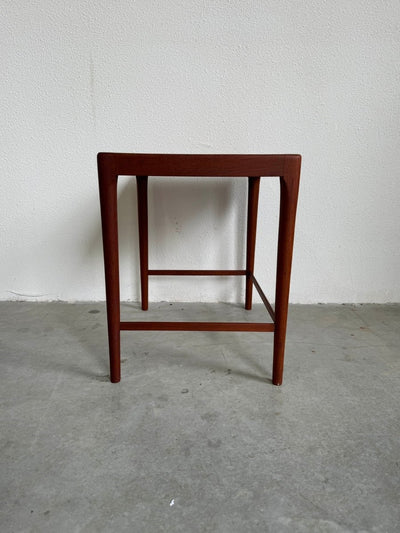 
                  
                    Vintage Deens bijzettafeltje teak - LOUI.STORE
                  
                
