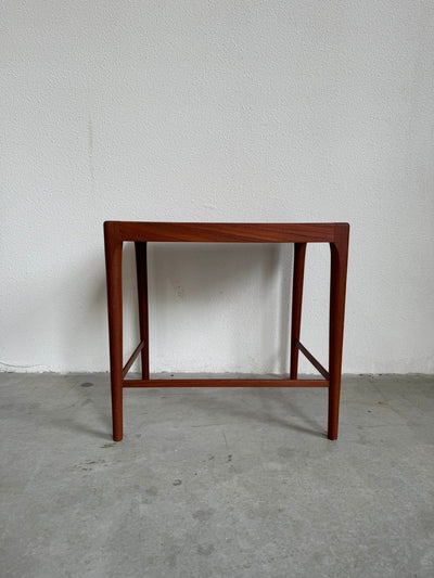 
                  
                    Vintage Deens bijzettafeltje teak - LOUI.STORE
                  
                