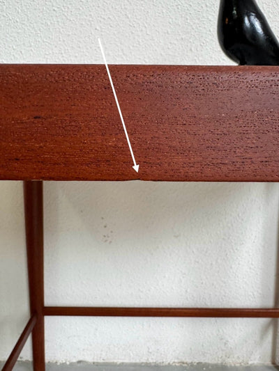 
                  
                    Vintage Deens bijzettafeltje teak - LOUI.STORE
                  
                