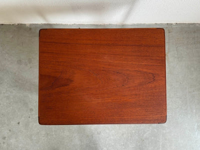 
                  
                    Vintage Deens bijzettafeltje teak - LOUI.STORE
                  
                