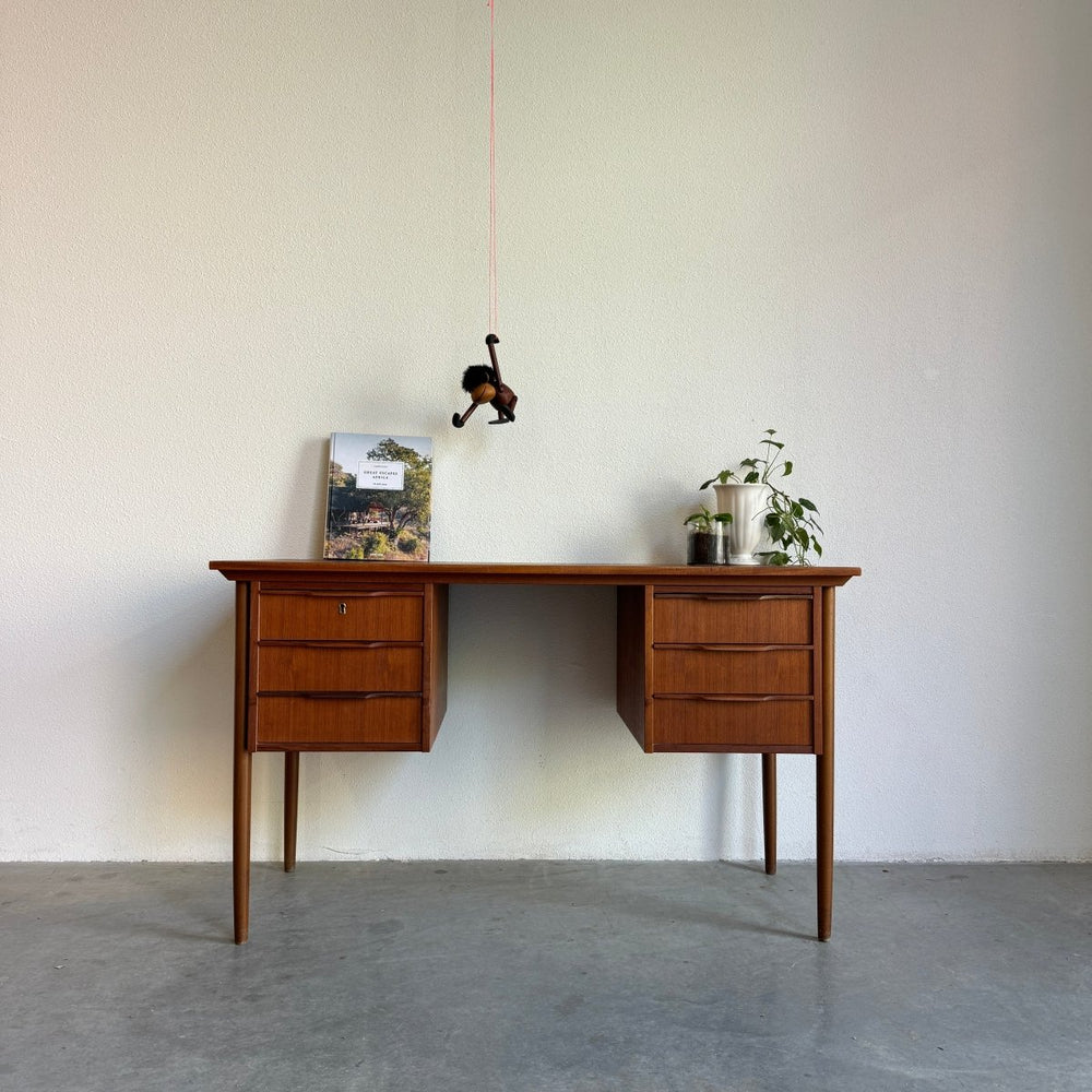Vintage Deens bureau teak 6 lades - LOUI.STORE