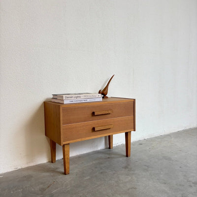 Vintage Deens laag ladekastje 2* eiken - LOUI.STORE