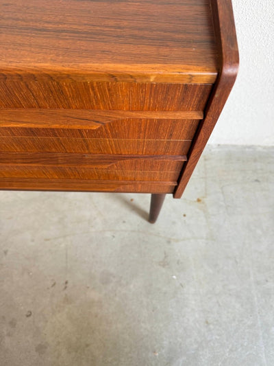 
                  
                    Vintage Deens ladekastje 3* palissander - LOUI.STORE
                  
                