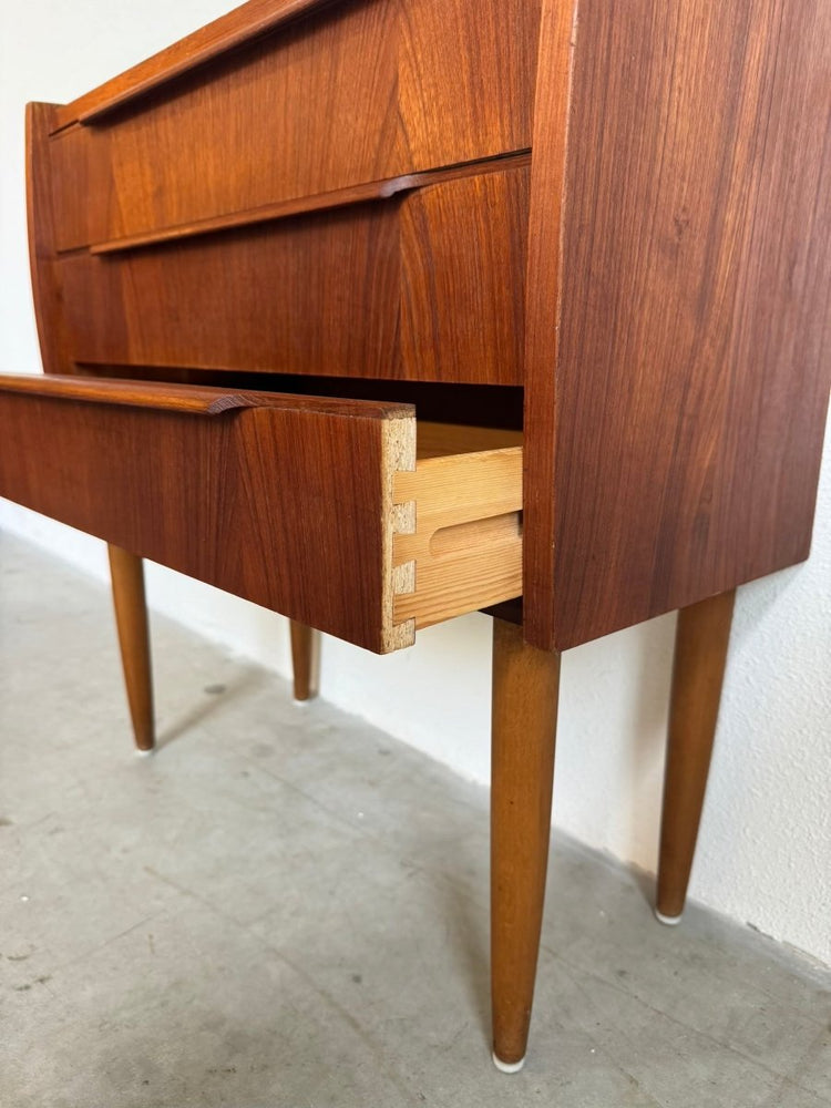 
                  
                    Vintage Deens ladekastje teak 3* - LOUI.STORE
                  
                