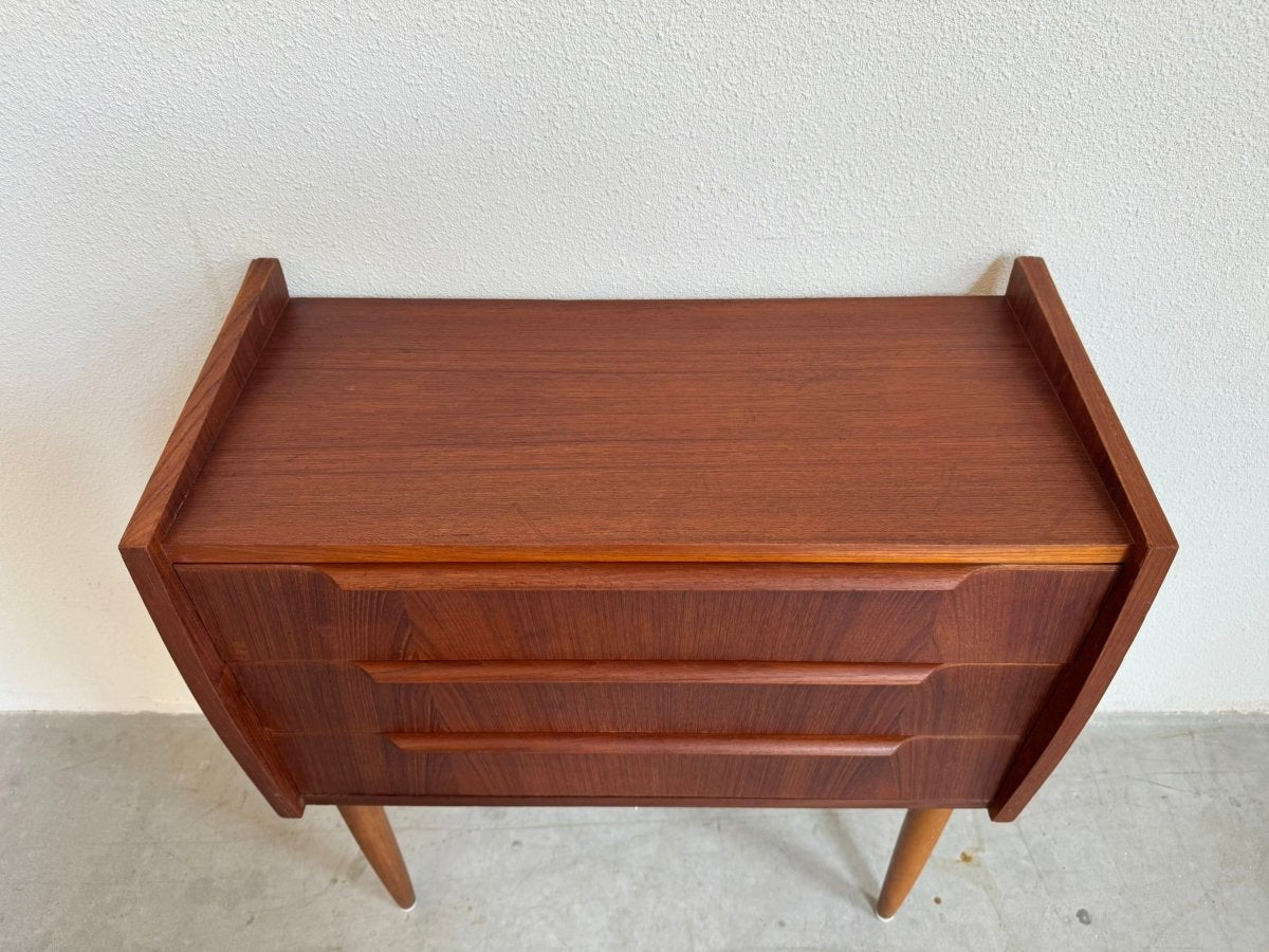 
                  
                    Vintage Deens ladekastje teak 3* - LOUI.STORE
                  
                