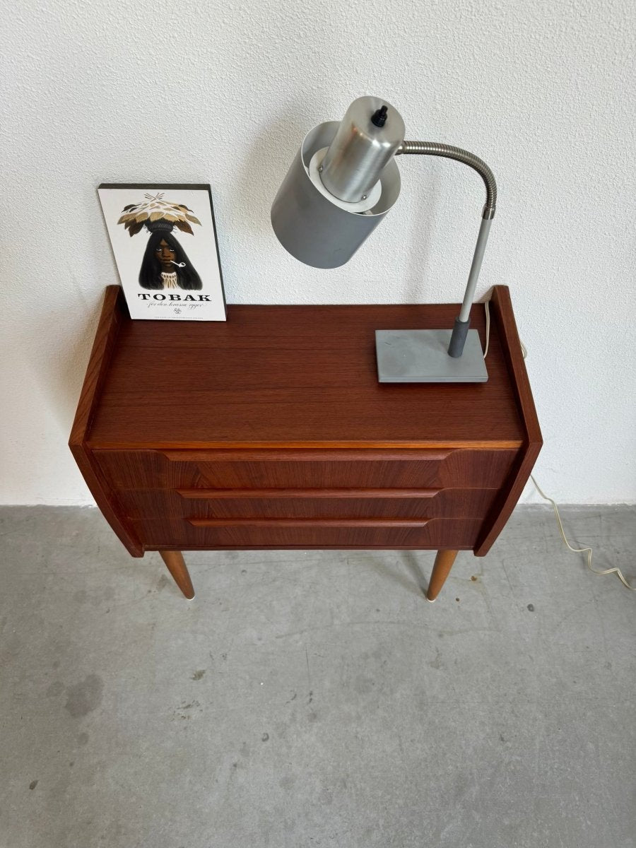 
                  
                    Vintage Deens ladekastje teak 3* - LOUI.STORE
                  
                