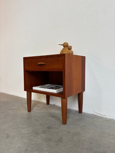 
                  
                    Vintage Deens nachtkastje teak - LOUI.STORE
                  
                