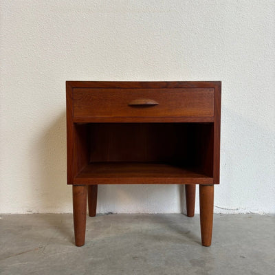 
                  
                    Vintage Deens nachtkastje teak - LOUI.STORE
                  
                