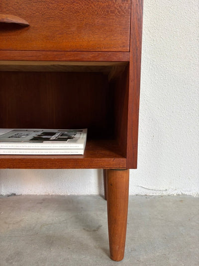 
                  
                    Vintage Deens nachtkastje teak - LOUI.STORE
                  
                