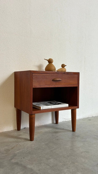 
                  
                    Vintage Deens nachtkastje teak - LOUI.STORE
                  
                