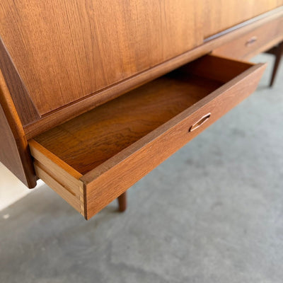 
                  
                    Vintage Deens teak highboard met bar gedeelte - LOUI
                  
                