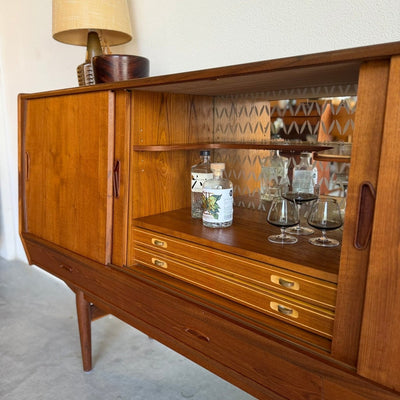 
                  
                    Vintage Deens teak highboard met bar gedeelte - LOUI
                  
                