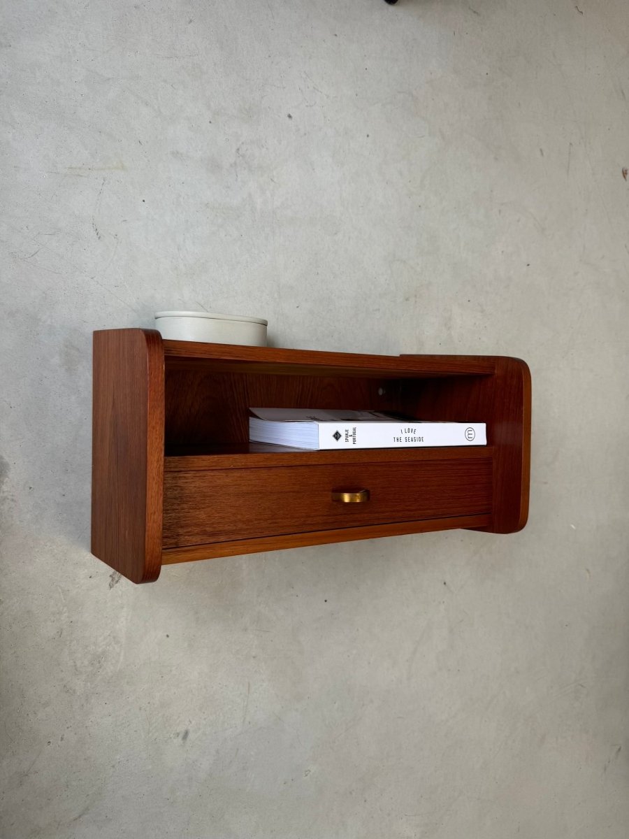 Vintage Deens wandkastje teak koper knopje - LOUI.STORE