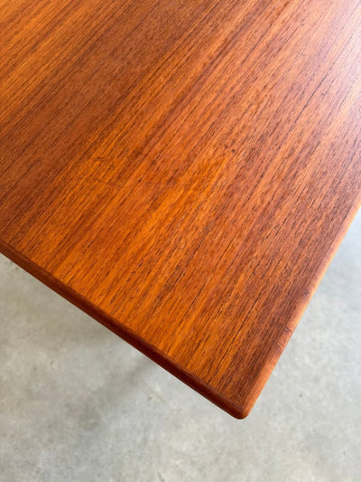 
                  
                    Vintage Deense bijzettafel teak - LOUI.STORE
                  
                