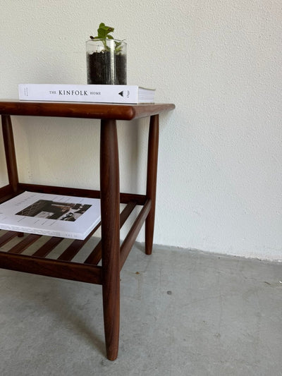 
                  
                    Vintage Deense bijzettafel teak - LOUI.STORE
                  
                