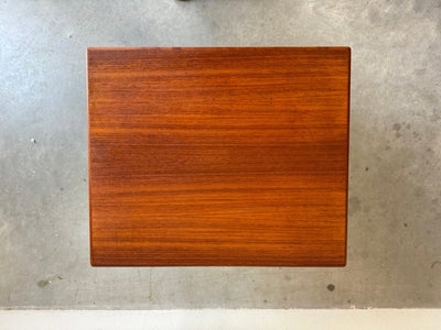 
                  
                    Vintage Deense bijzettafel teak - LOUI.STORE
                  
                