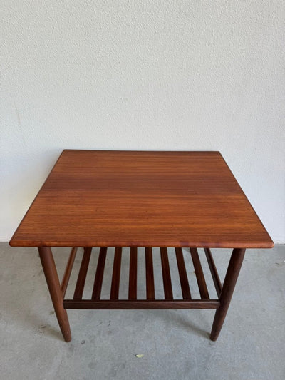 
                  
                    Vintage Deense bijzettafel teak - LOUI.STORE
                  
                