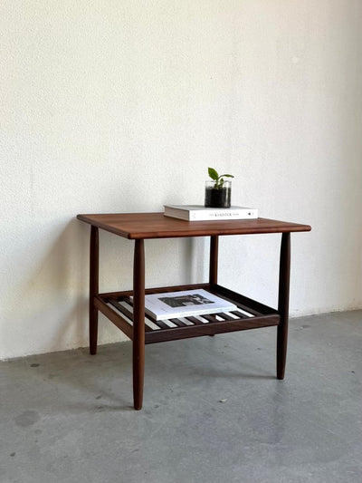 
                  
                    Vintage Deense bijzettafel teak - LOUI.STORE
                  
                