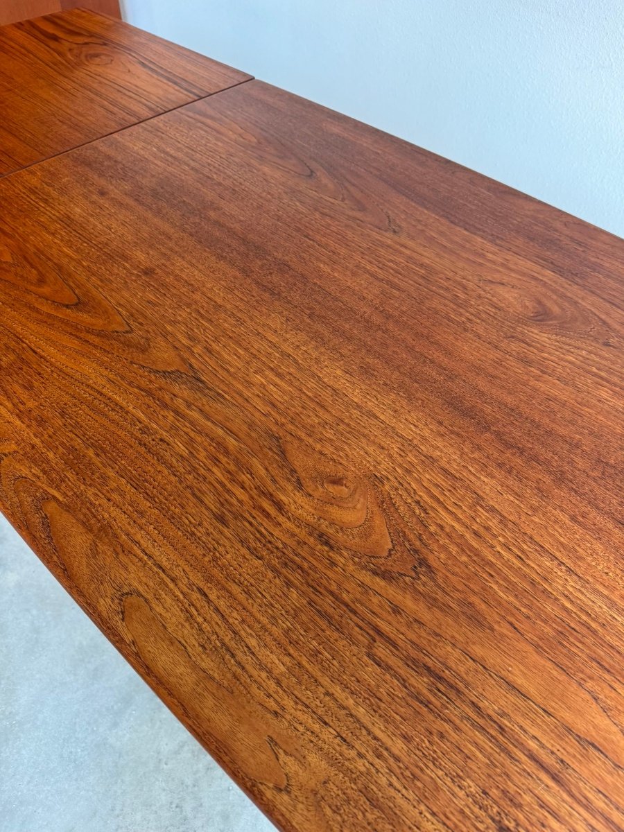 
                  
                    Vintage Deense eettafel teak uitschuifbaar - LOUI.STORE
                  
                