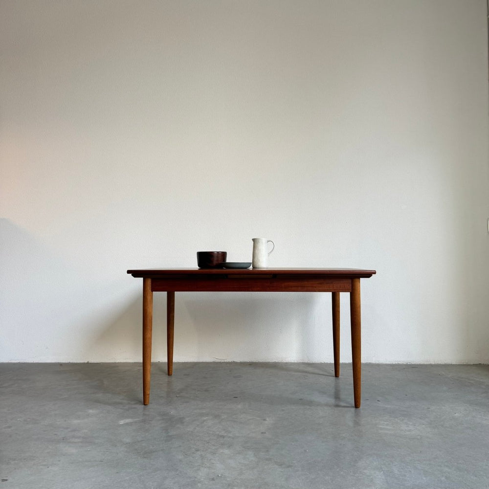 
                  
                    Vintage Deense eettafel teak uitschuifbaar - LOUI.STORE
                  
                