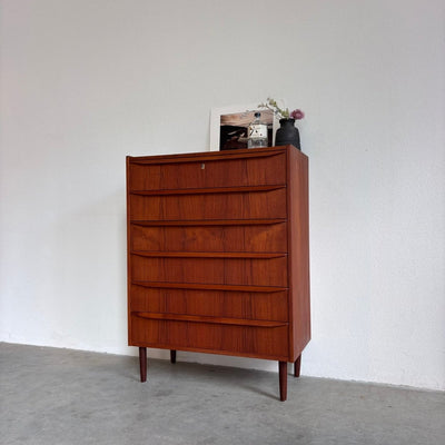 
                  
                    Vintage Deense ladekast 6* teak lange greep - LOUI
                  
                