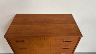 
                  
                    Vintage Deense ladekast 6* teak - LOUI.STORE
                  
                