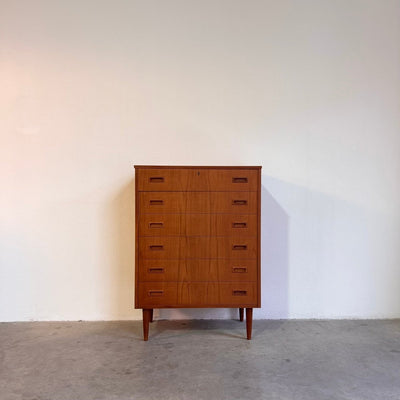 
                  
                    Vintage Deense ladekast 6* teak - LOUI.STORE
                  
                